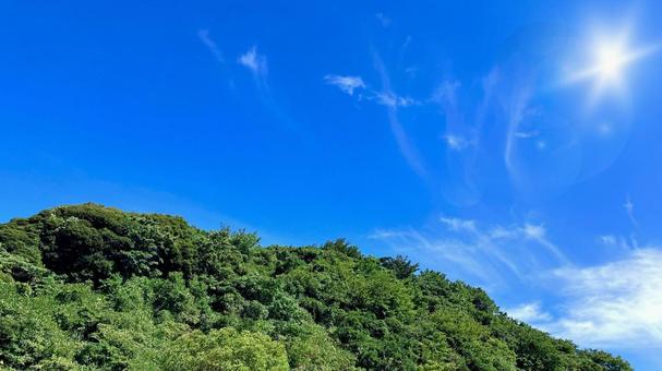 青空、山、太陽の風景 青空、山、太陽の風景 青空,山,太陽の写真素材