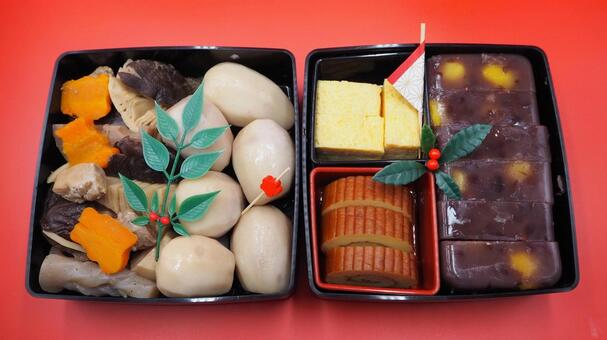 お重に詰めたおせち料理 おせち料理,お重詰め,里芋の煮転がしの写真素材