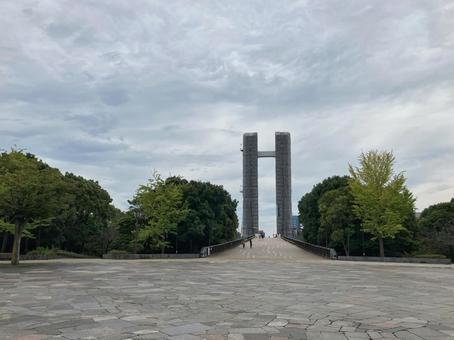シンメトリーが美しい橋と建築物 シンメトリーが美しい橋と建築物 橋,建築,モニュメントの写真素材