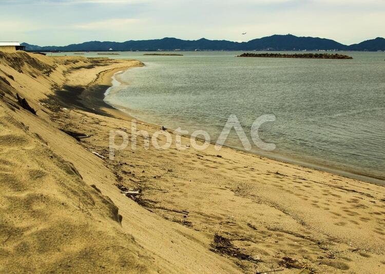 砂鉄交じりの砂浜と海と空の背景 風景,砂浜,海の写真素材