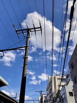 電信柱と青空と街並み 電信柱と青空と街並み 電線,青空,電柱の写真素材