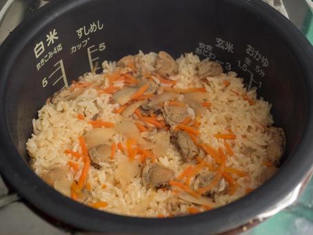 帆立炊き込みご飯 五目御飯 帆立炊き込みご飯 五目御飯 炊き込みご飯,お米,食べ物の写真素材
