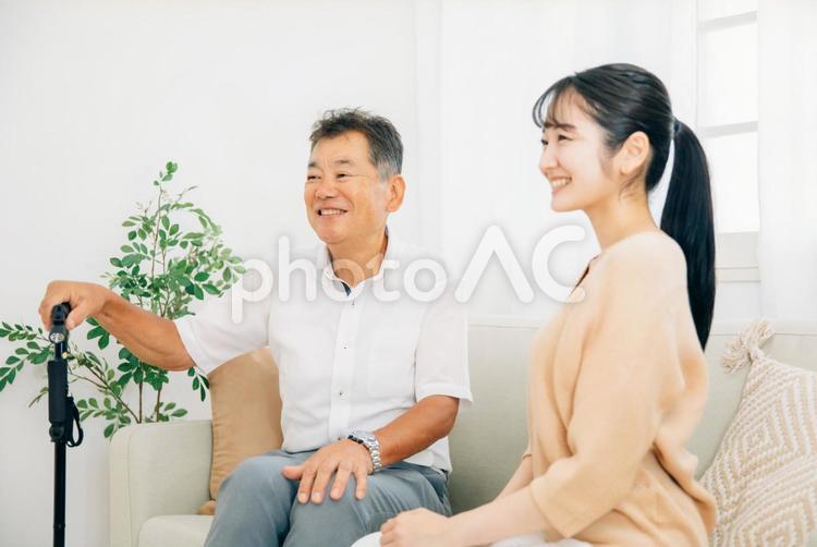 高齢者の男性と若い女性（介護・笑顔） 介護,高齢者,介助の写真素材