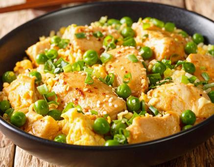 ふっくらジューシーな鶏肉の親子丼 ふっくらジューシーな鶏肉の親子丼の写真