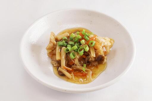 揚げ鶏のきのこあんかけ 主菜,惣菜,食事の写真素材