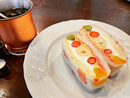 フルーツサンドの写真