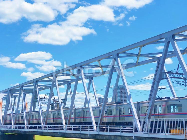 河川敷から見た景色と青空 河川敷,空,晴れの写真素材