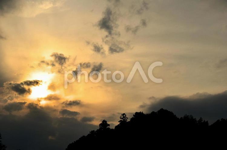 ただの夕暮れ たそがれ,シルエットで映す,何人もありませんの写真素材