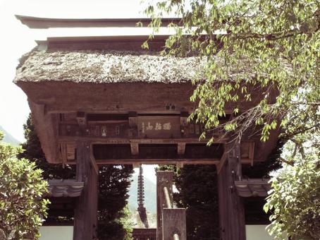 長野県-前山寺-薬医門 前山寺,寺,独鈷山の写真素材