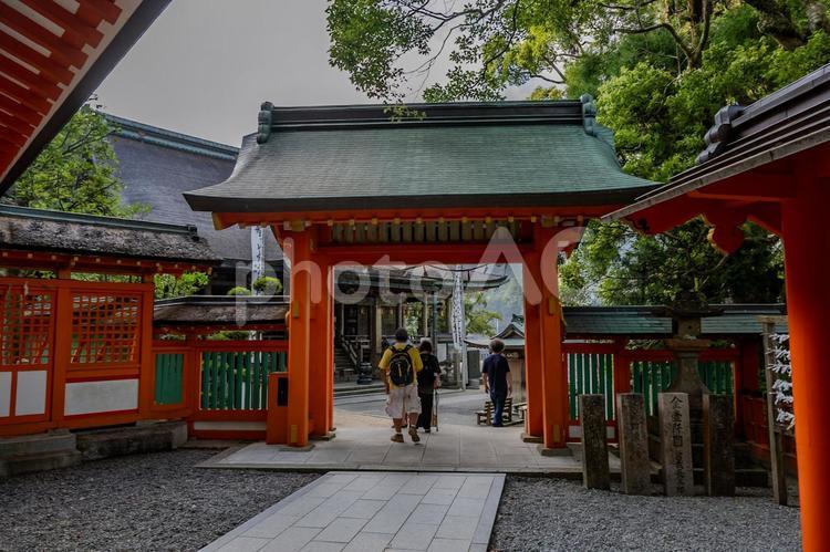 熊野那智大社周辺の景色 熊野那智大社,人,門の写真素材