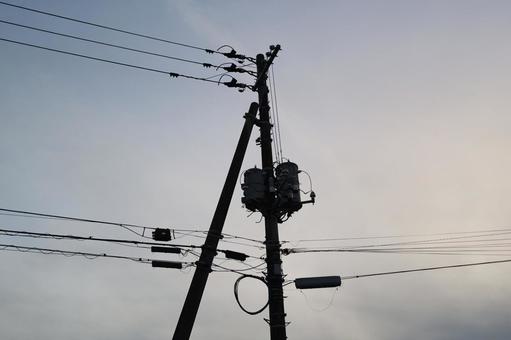 ノスタルジックな電信柱と電線 電柱,電線,トランスの写真素材