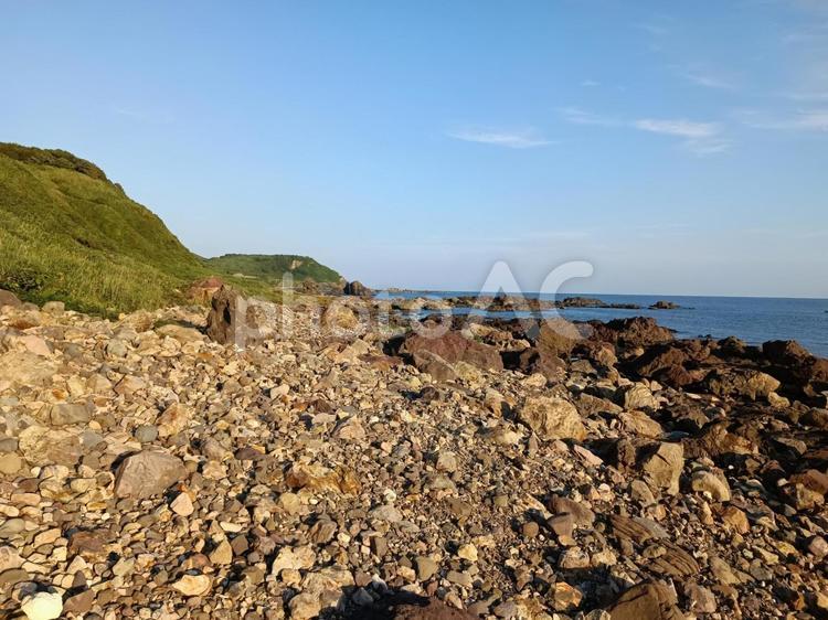 門前大滝までの道のり 岩壁,岩,草の写真素材