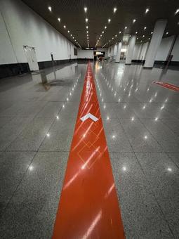 Photo, guiding arrow, floor line, said the case, 