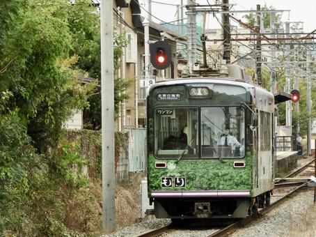 北野白梅町駅に向かう嵐電北野線モボ632 北野白梅町駅に向かう嵐電北野線モボ632 嵐電,北野線,京福電気鉄道の写真素材
