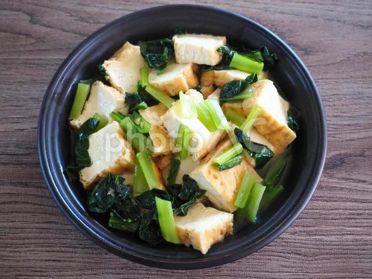 厚揚げと小松菜の煮物 厚揚げ,小松菜,煮物の写真素材