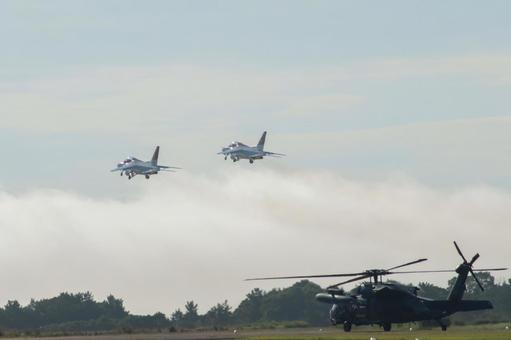 芦屋航空祭で飛行するジェット機と景観 飛行機,航空機,旅客機の写真素材