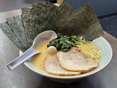 家系ラーメン ラーメン,とんこつ,食べ物の写真素材