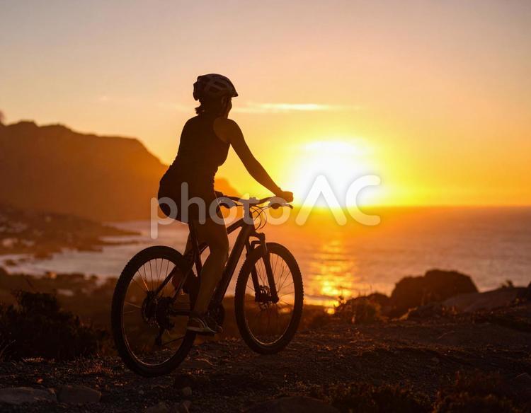 夕焼けに染まるサイクリスト サイクリング,自転車,シルエットの写真素材