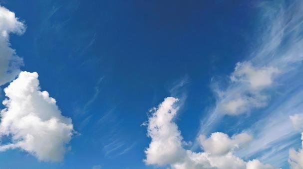 夏の空と白い雲 夏の空と白い雲の写真