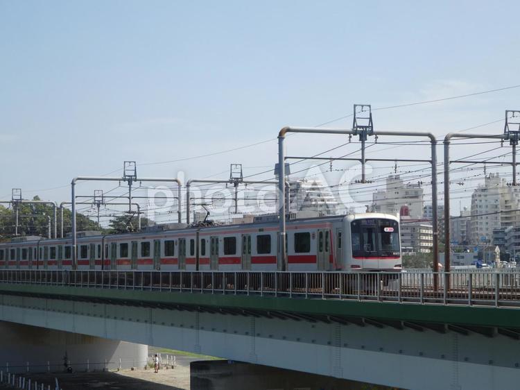 多摩川鉄橋を渡る東横線 多摩川,鉄橋,鉄道の写真素材