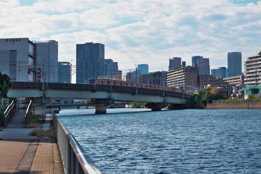 汐見運河の汐見橋梁を走る京葉線 汐見運河の汐見橋梁を走る京葉線 東京都江東区,汐見運河,汐見橋梁の写真素材