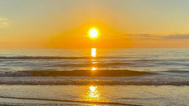 Chirihama Beach at dusk, the setting sun: 1, JPG