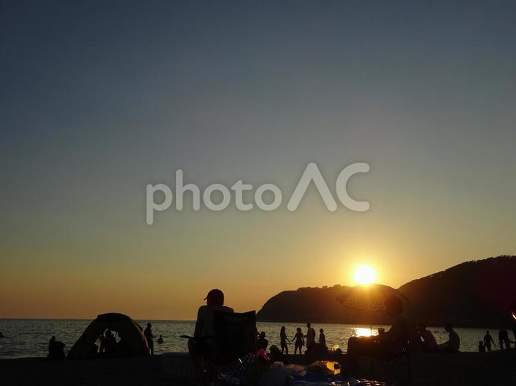 夏のビーチに沈む夕日 バックグラウンド,背景,背景素材の写真素材