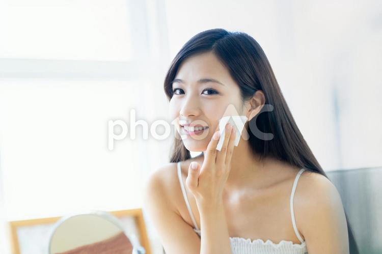 若い女性の美容イメージ 笑顔,スキンケア,美容の写真素材