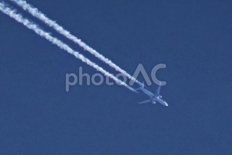 四万フィートの旅客機4 旅客機,飛行機雲,空の写真素材