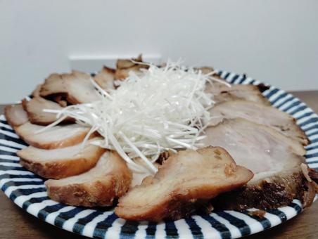 チャーシュー チャーシュー チャーシュー,ネギ,お肉の写真素材