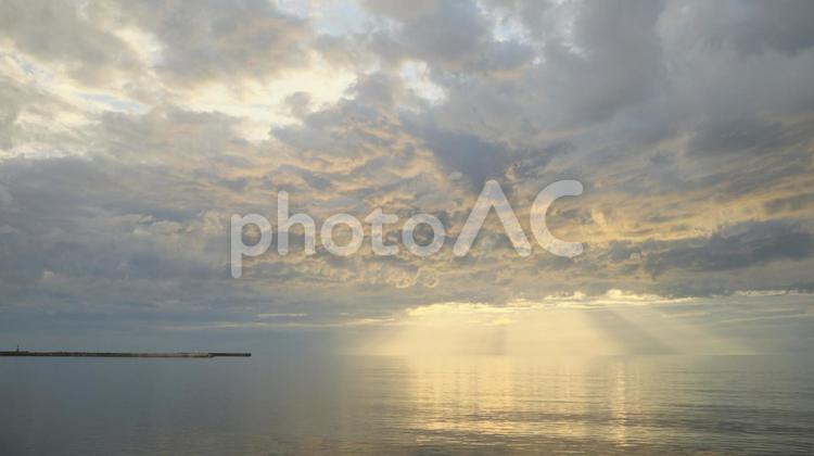 夕焼け空と日本海 海,夕日,絶景の写真素材