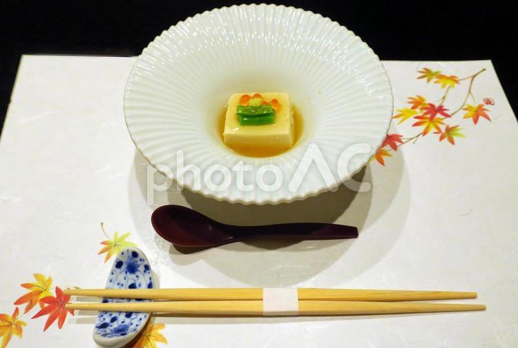 和食の一品　敷き紙と御膳 和食,日本料理,カトラリーの写真素材