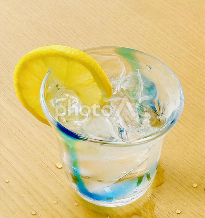 氷水 冷たい,コップ,グラスの写真素材