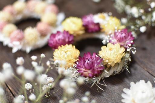 可愛らしいリース花々 お花,花,フラワーの写真素材