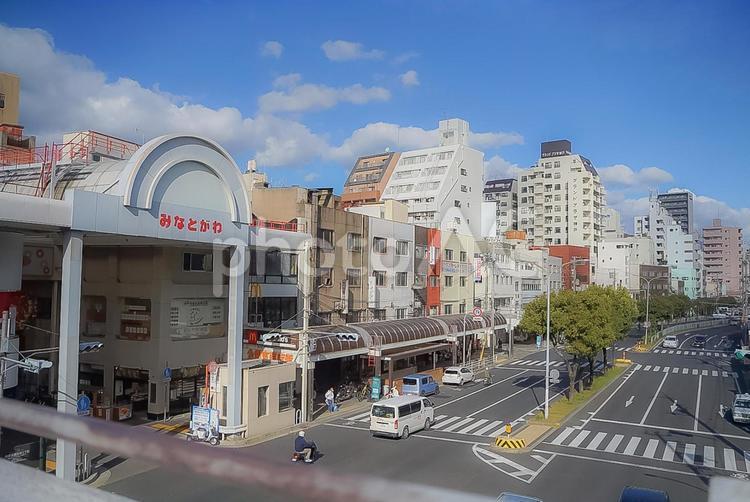 みなとがわの道路 道,道路,商店街の写真素材