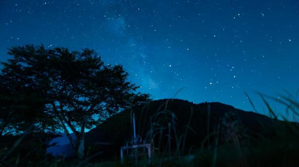 田舎の静寂に広がる無限の星空 田舎の静寂に広がる無限の星空の写真