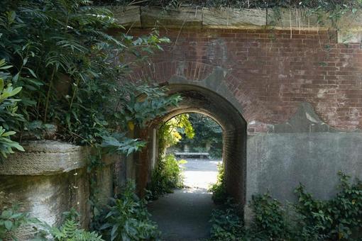 観音崎の近くのトンネル 観音崎の近くのトンネルの写真