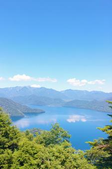奥日光 中禅寺湖 縦 奥日光 中禅寺湖 縦 奥日光,中禅寺湖,半月山展望台の写真素材