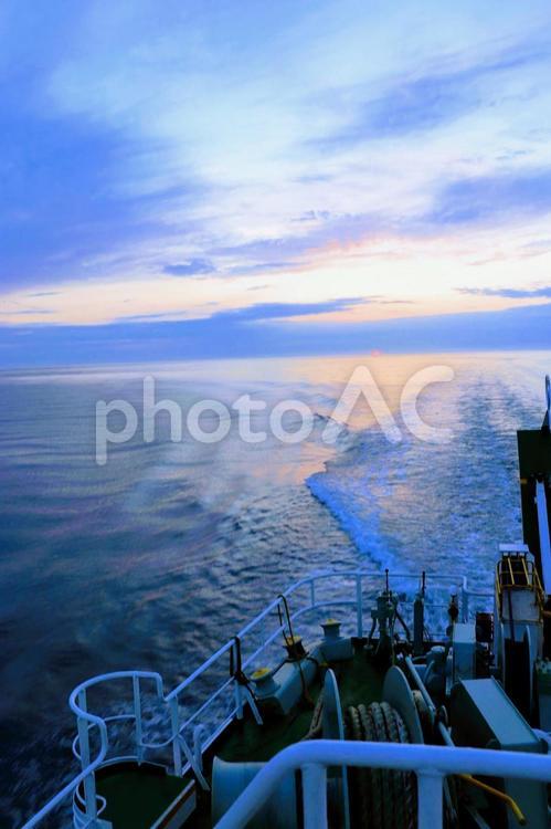 夕暮れクルーズ 日暮れ,海,旅の写真素材