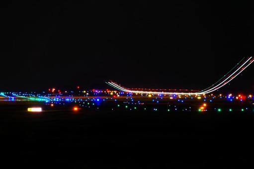 夜の空港 夜の空港 空港,飛行場,夜景の写真素材
