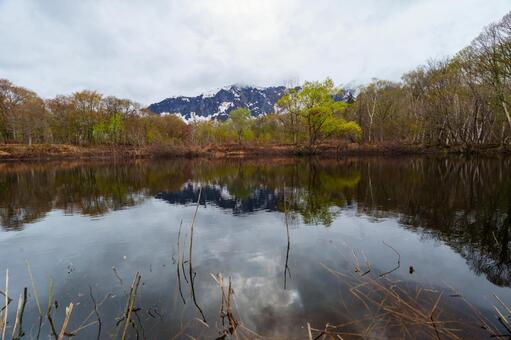 250506秋山郷天池と鳥甲山 秋山郷,長野県,栄村の写真素材