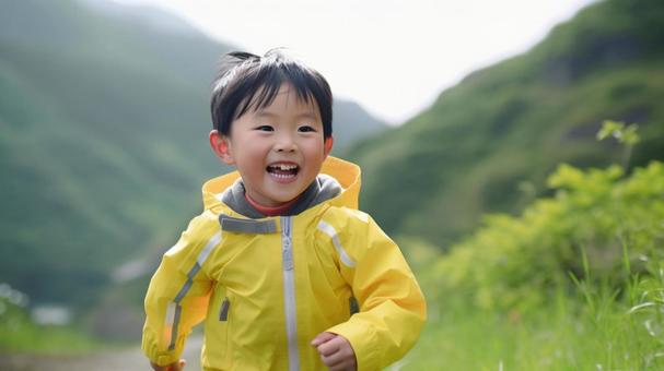 春の山と日本人の男の子 春の山と日本人の男の子の写真