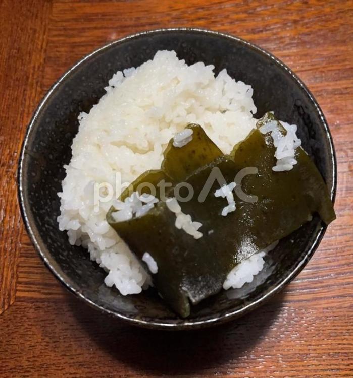 七分突き昆布炊き込みご飯の茶碗飯 茶碗飯,あきたこまち,七分突きの写真素材
