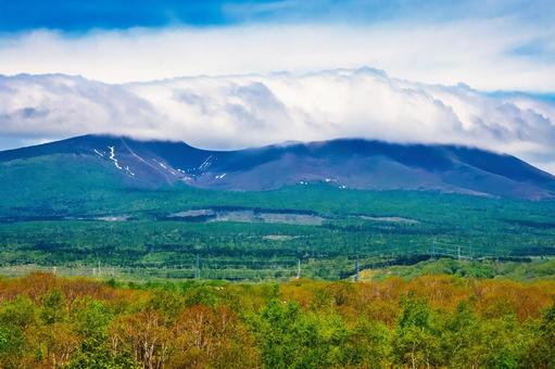初夏の風薫る北海道胆振地方の風景、樽前山 初夏の風薫る北海道胆振地方の風景、樽前山の写真