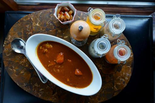 昼食の美味しいチキンカレー 昼食の美味しいチキンカレーの写真