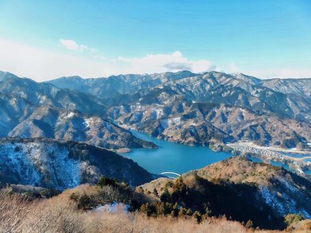 宮ケ瀬湖と丹沢の山々 宮ケ瀬湖,丹沢,湖の写真素材