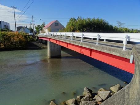 赤い橋と清流の風景 橋,清流,川の写真素材