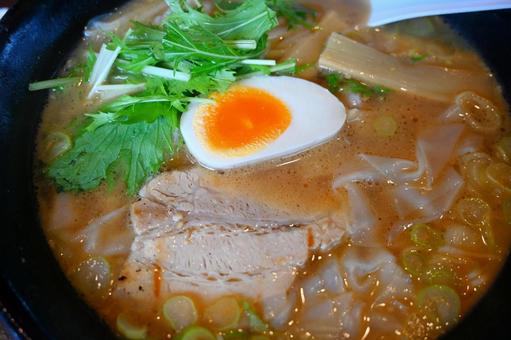 ワンタン味噌ラーメン ワンタン味噌ラーメンの写真
