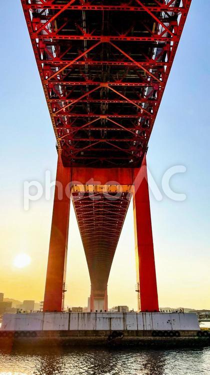 赤く輝く若戸大橋の絶景 若戸大橋,橋,北九州市の写真素材