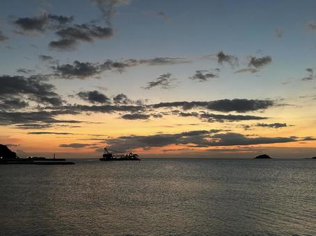 夕焼けと海 夕焼けと海 海,夕焼け,夕方の写真素材
